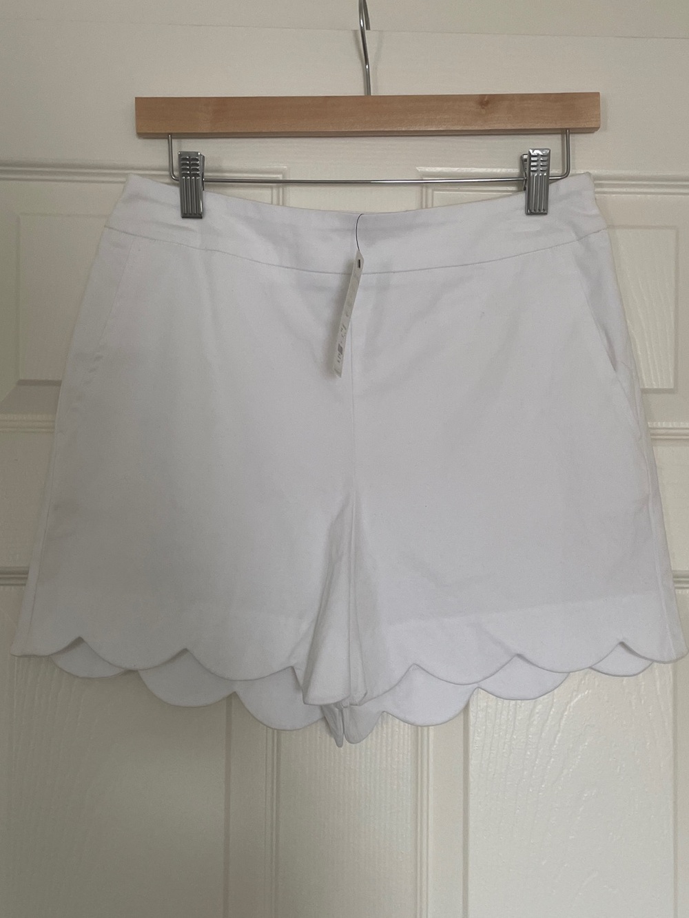 🤍 Francesca's Collections White Scalloped Hem High Waist Shorts 🤍
